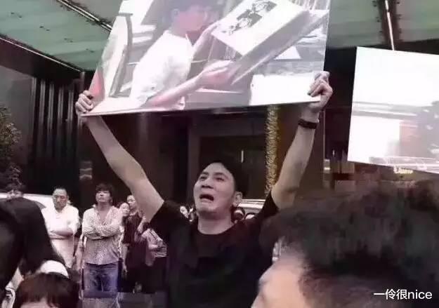 一伶很nice|林生斌事件的新细节！墙上发现黑手印，莫焕晶事先准备了逃生梯子