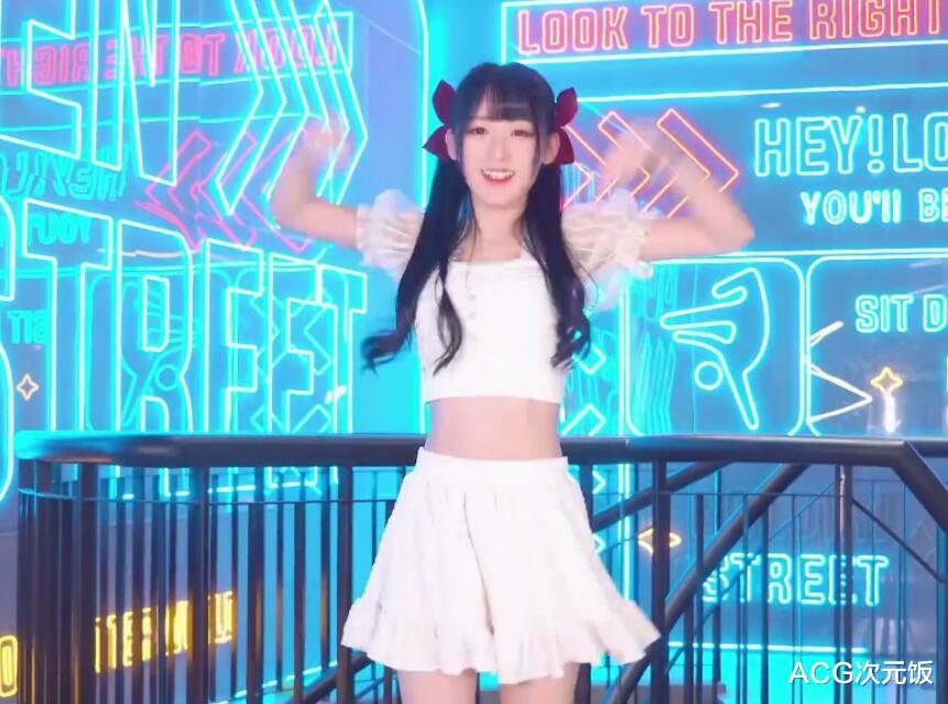 bilibili|B站舞蹈区UP主为破百万粉丝，白裙白袜好可爱，评论区好多熟人