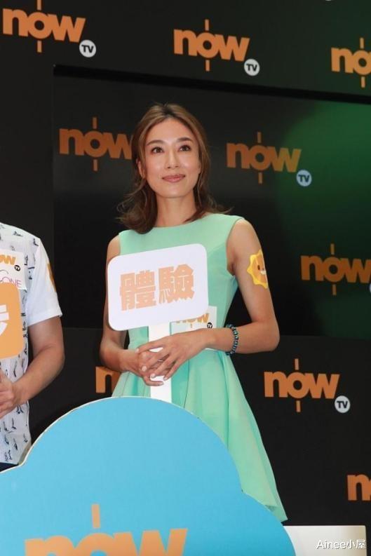 Ainee小屋 杨怡和乐基儿同框好显嫩,纤细身材不比模特差,薄荷绿挺加分的