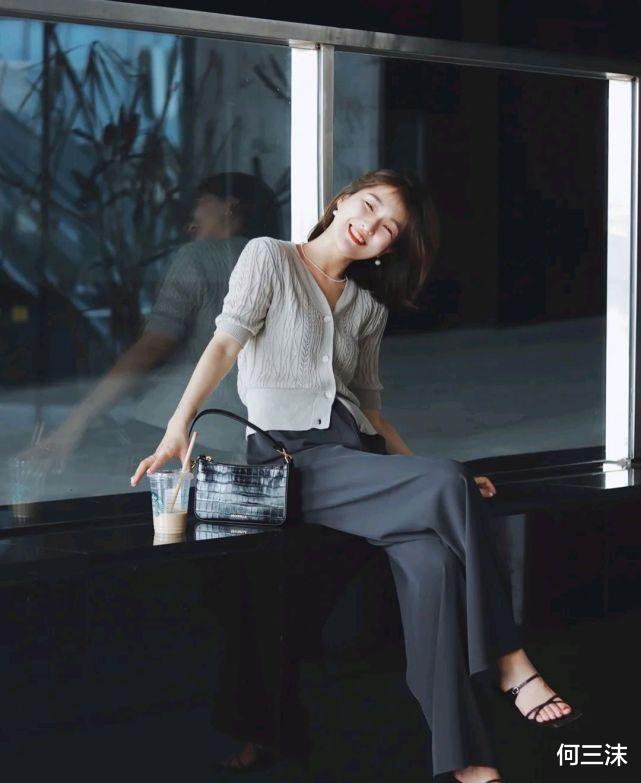 何三沫|怎么搭配才有女人味？简约又浪漫的穿搭，可以轻松呈现温柔气质