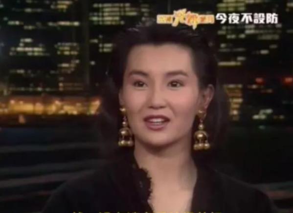 刘銮雄|张曼玉：情路坎坷，至今仍然单身，57岁与狗作伴