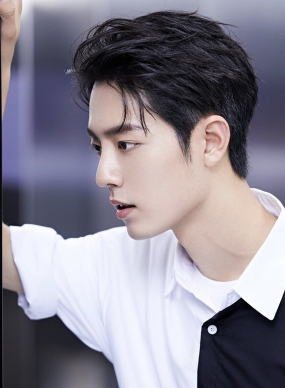 肖战|吃一顿饭连上6个热搜，这才是顶流该有的样子！