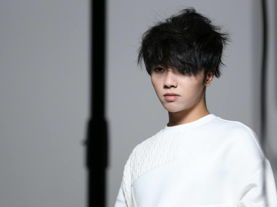 蓝洁瑛|华晨宇演唱会翻车，破音假唱还“割粉丝韭菜”，难道这就是艺术？