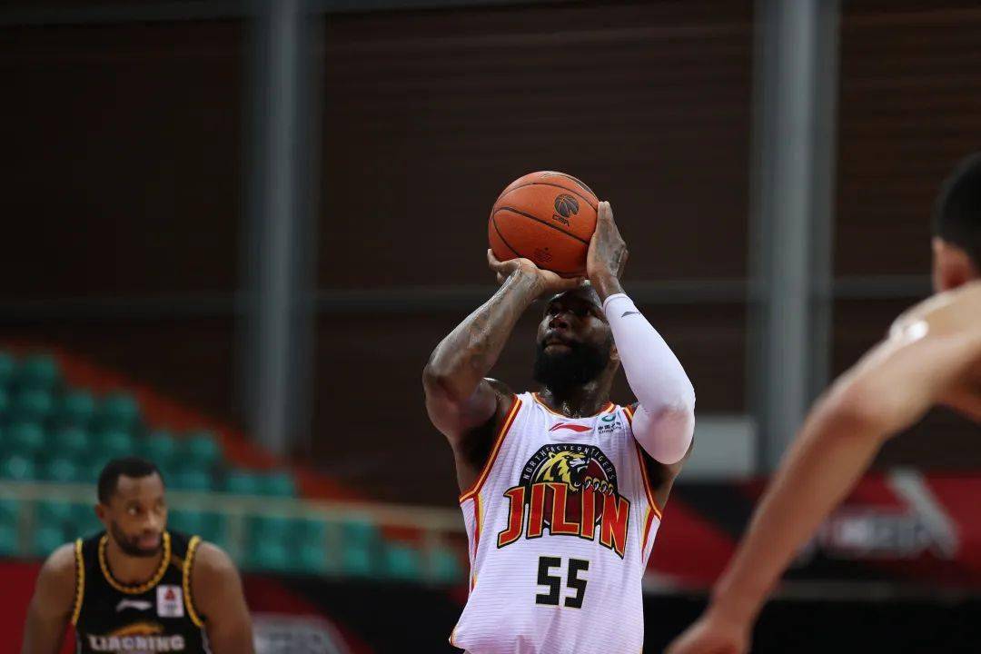 王哲林|王哲林琼斯加盟？李春江欲打造夺冠阵容，CBA恐迎来大结局？