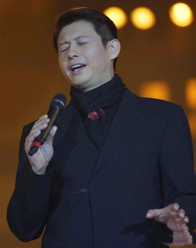 程前|如今的程前57岁了，也算是老来得子，一家三口看上去十分的幸福