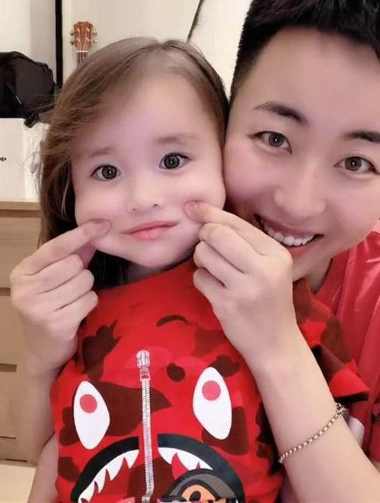 徐峥|当年50万买精受孕，生5国混血女儿的单身女高管，如今怎样了？