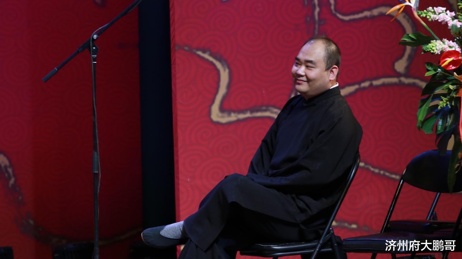 侯震|网传侯震不搭理人：德云社的他，跳出三界外，不在五行中