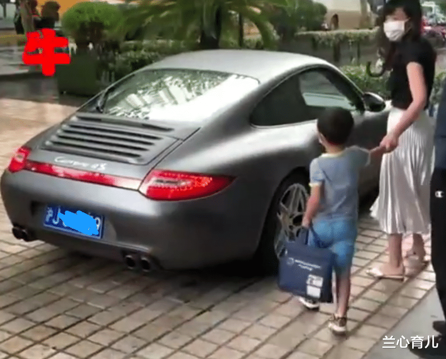 兰心育儿|“妈妈，我要坐校车，不坐保时捷”，上海街头一幕引人深思