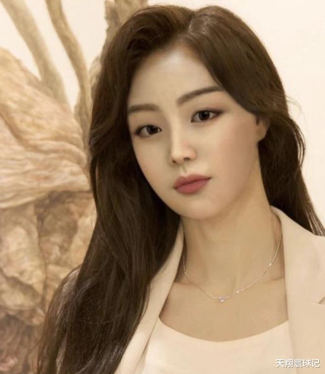 心跳|拥有偶像级美貌和身材的韩国虚拟网红“露西”进军电商直播间