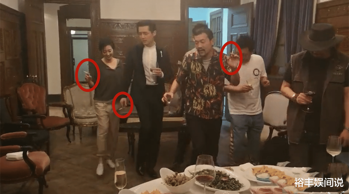 桂纶镁|胡歌桂纶镁廖凡聚会，三人手端红酒拿烟超霸气，桂纶镁大跳热舞