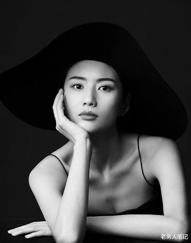 老男人笔记 《悬崖之上》火热上线，又一名谋女郎释出，冷艳型电影脸被刷屏了