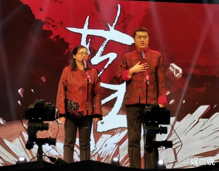 相声|李宏烨曾与姜昆亲近，自认为抱大腿，如今见网友就骂