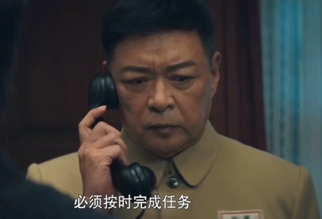 迟志强|62岁迟志强久违拍戏！片场穿军装气势强，一曲《铁窗泪》成其经典