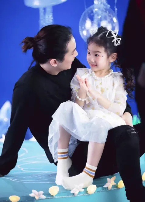 InsDaily|戚薇的快乐我懂了！李承铉这样的“软饭男”给我来10打！