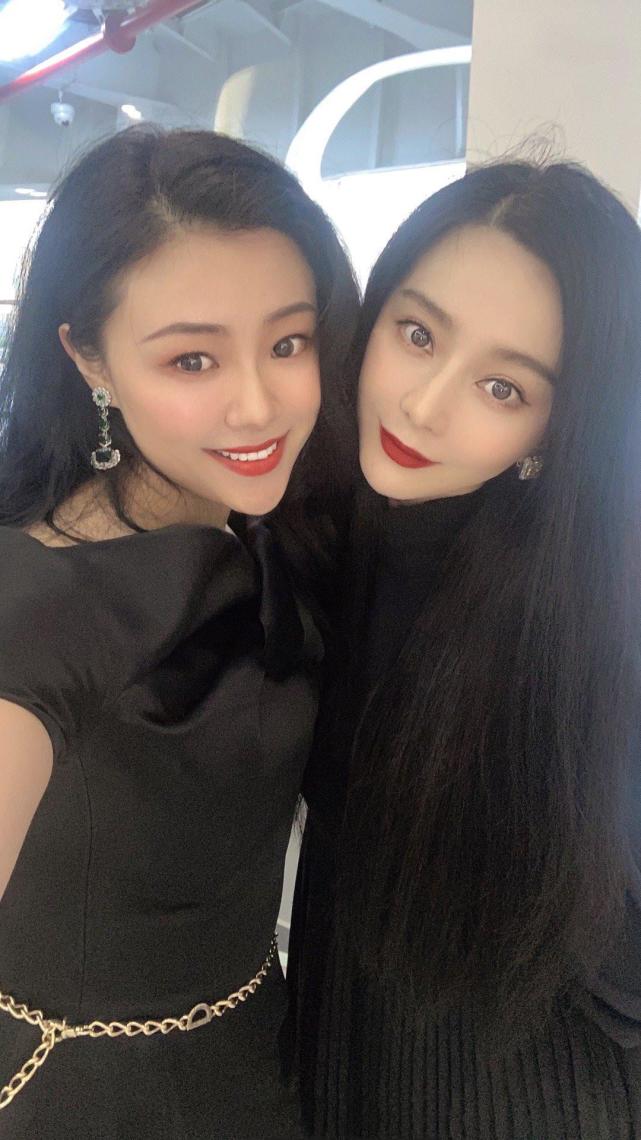 明星|有种“献丑”叫网红和明星合影，相机成照妖镜，看到李现：逗我呢