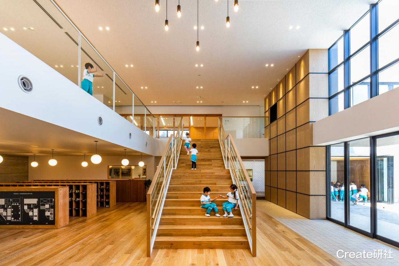 EZ 幼儿园,阶梯空间搭建趣味游戏场所 / 日比野设计 + Kids Design Labo