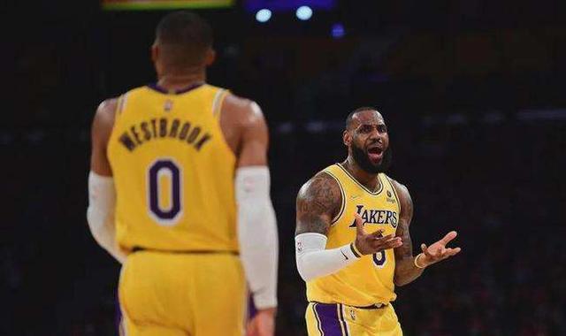 湖人队|NBA：火力全开，老詹弓拉满月，湖人穿云利箭射老鹰