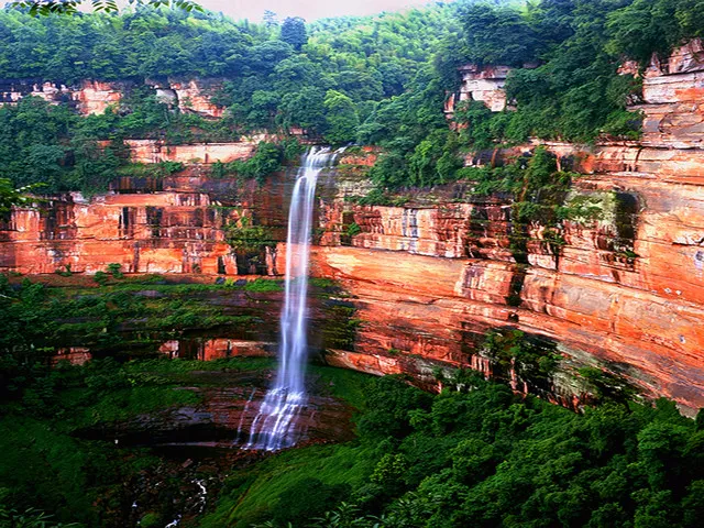 赤水丹霞|丹山碧水飞瀑林海，高峡幽谷绝壁溪流，赤水丹霞自驾旅居全攻略