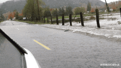 “酒店卫生间开始有这种椅子了？这设计用来干什么的？”