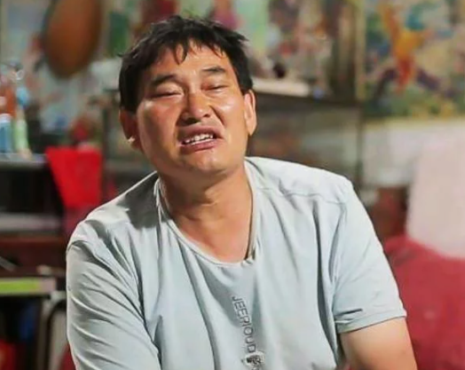 自媒体|地主家的傻儿子？朱小伟为什么口齿不清？堂哥直播道出了实情