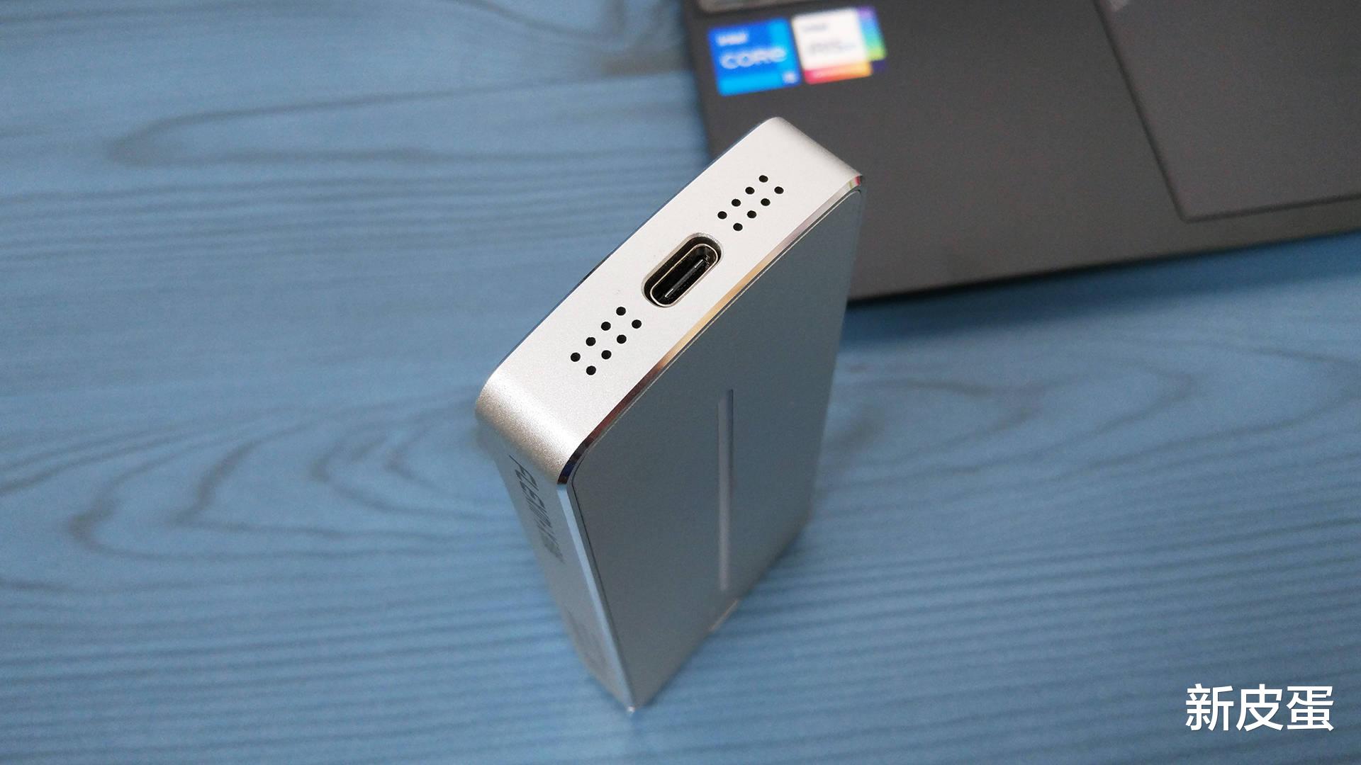 主板|与主板灯效同步，还能带来另一种DIY硬盘盒变装的乐趣