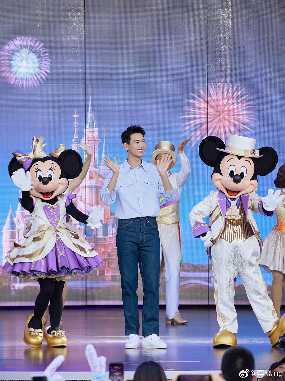 李现|路人曝光无修图剧照 李现的腿怎么这么粗 这看起来像一米八五？