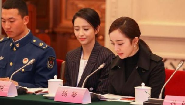 明星素颜|人民大会堂禁止化妆，明星纯素颜出席，最令人意外的是马苏