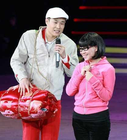 小沈阳|有种“整容”叫小沈阳妻子，乡土气息消失不见，意外撞脸韩国女神