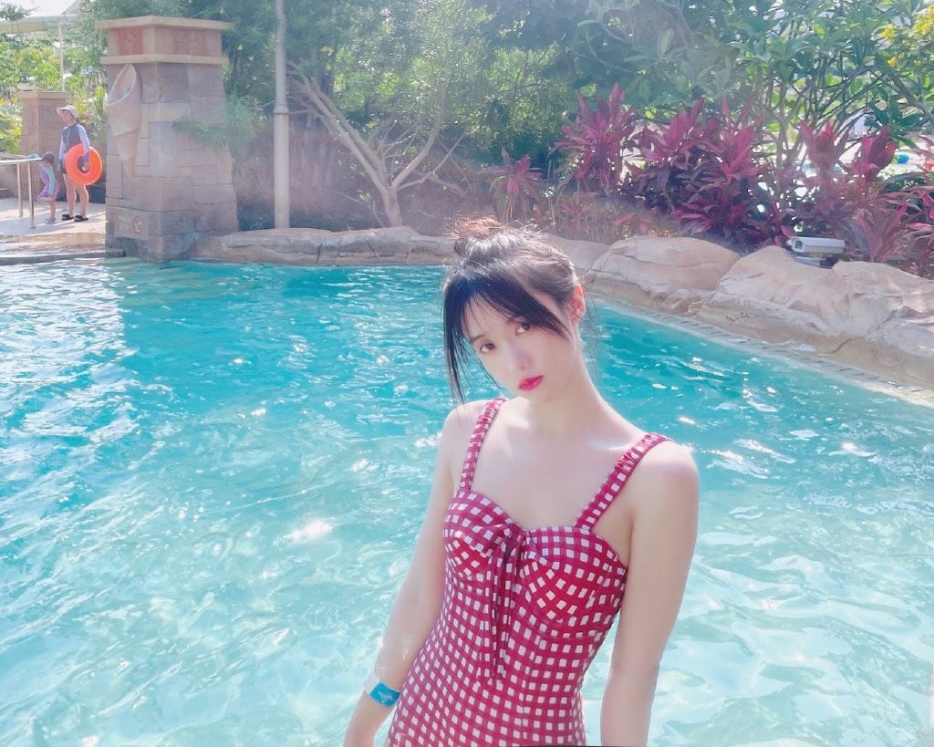 余霜|余霜在健身房大方自拍,小钰直言姐姐身材真好,腹肌都清晰可见了