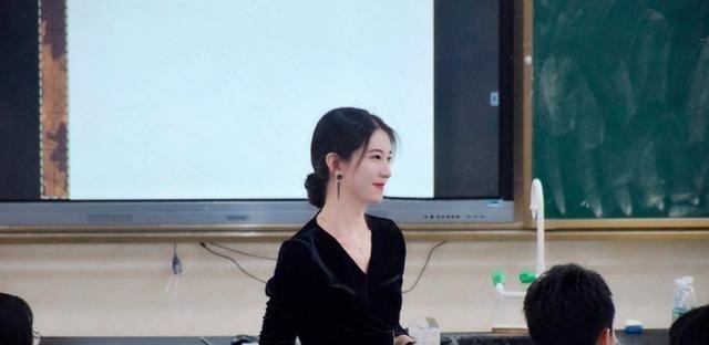 海南|海南一年轻女老师因貌美，意外走红，网友：比大部分明星都漂亮