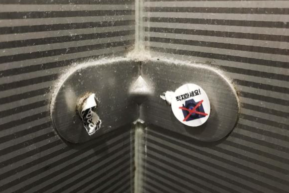 摄像头 又一女试衣间偷拍画面曝光：细思极恐！