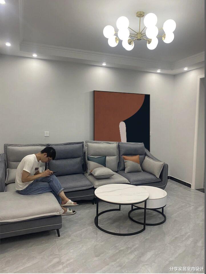 新房终于布置家具,效果很满意,尤其是全屋定制的柜子,美观实用