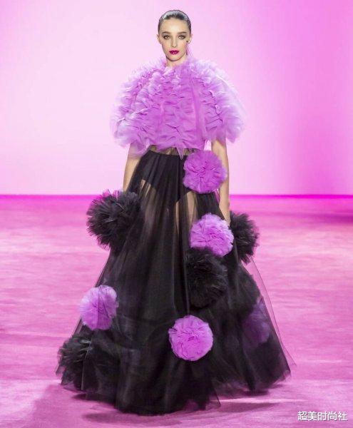 超美时尚社 95后巴西超模素颜引热议，被赞像古埃及美杜莎，妆前妆后反差大