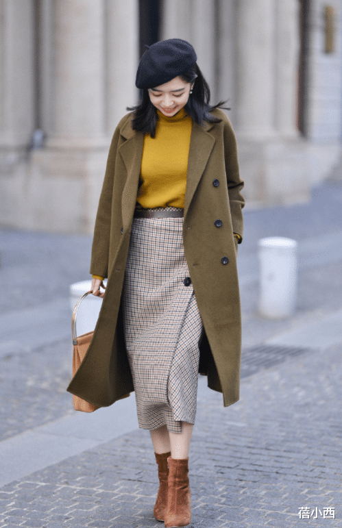 蓓小西 秋冬怎样穿才优雅？搭配公式“毛衣+迷笛裙”，高级感扑面而来