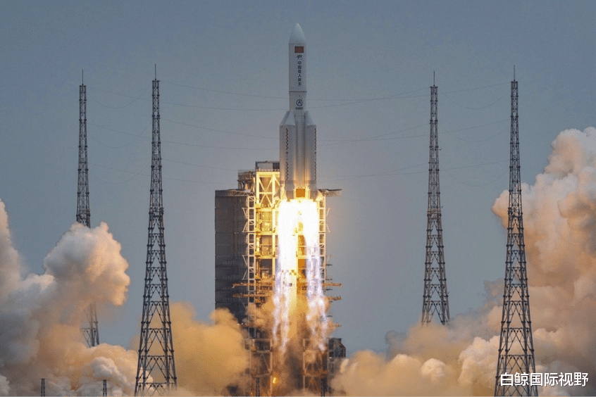 白鲸国际视野 中国火箭坠毁威胁地球？西方：或酿成惨剧，俄专家：干点正事！