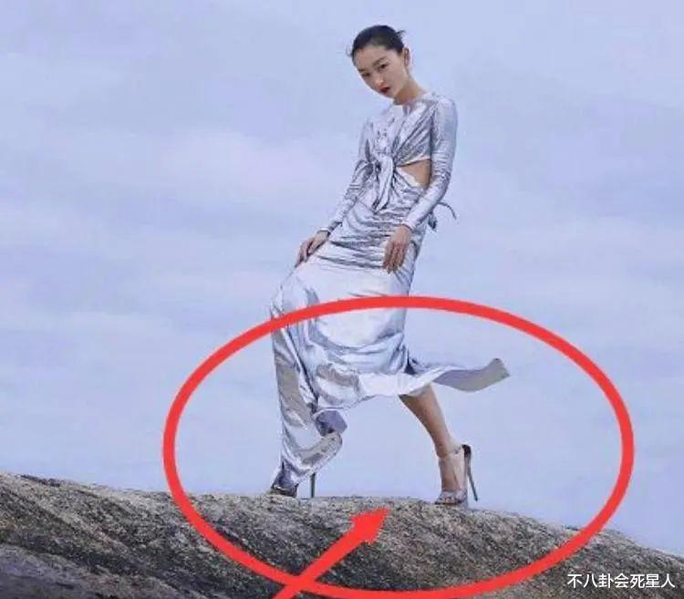 鞠婧祎|身材一般却努力凹造型，红毯上像个笑话，这些女星还是认清现实吧