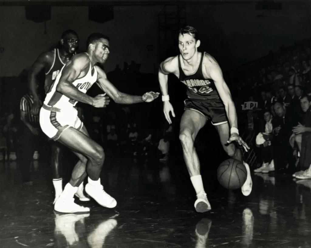 張伯倫|美媒列出了聯(lián)盟歷史上50個(gè)單月場(chǎng)均得分最高的完整列表，現(xiàn)役三人