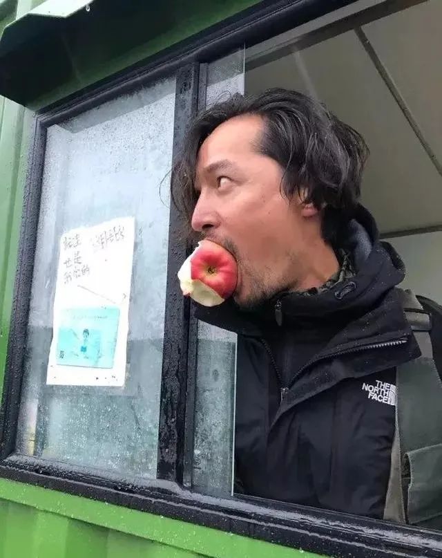 胡歌|39岁胡歌又上热搜！逃跑捡垃圾8年：做明星没劲儿透了！