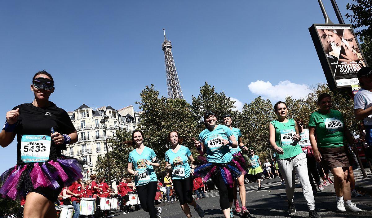 蛋妈陪娃|一边让减负，一边上补习班，面对分数至上家长如何不焦虑？