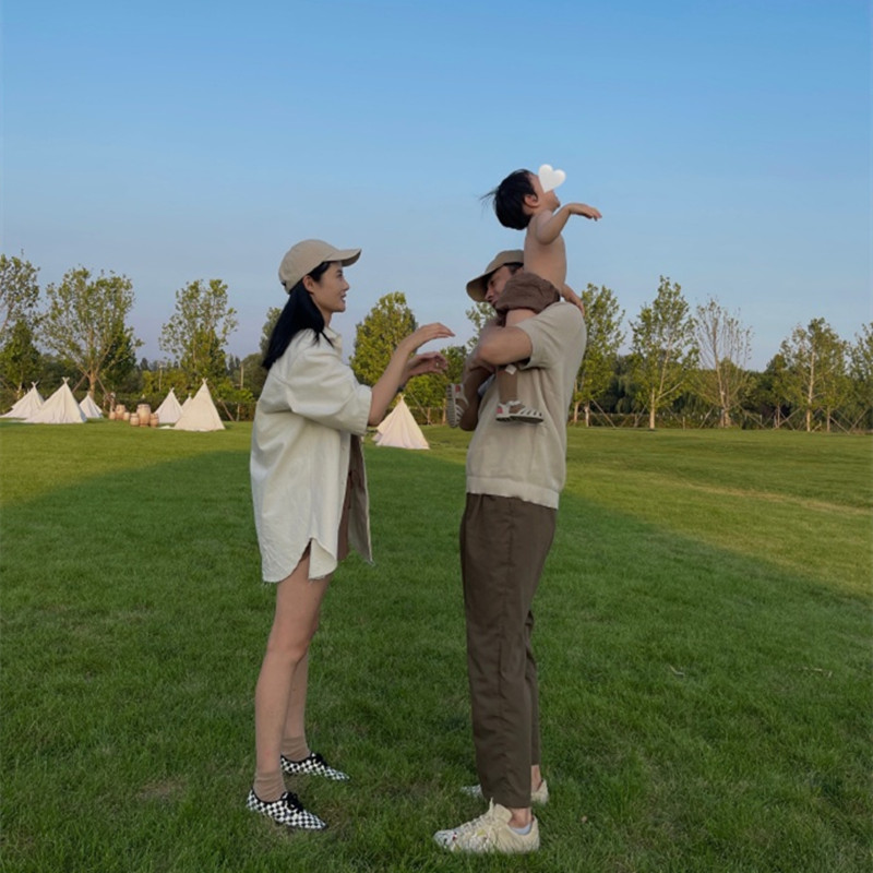 隋雨蒙|李光洁一家三口幸福同框，小10岁妻子才92斤，凹下衣失踪腿真细