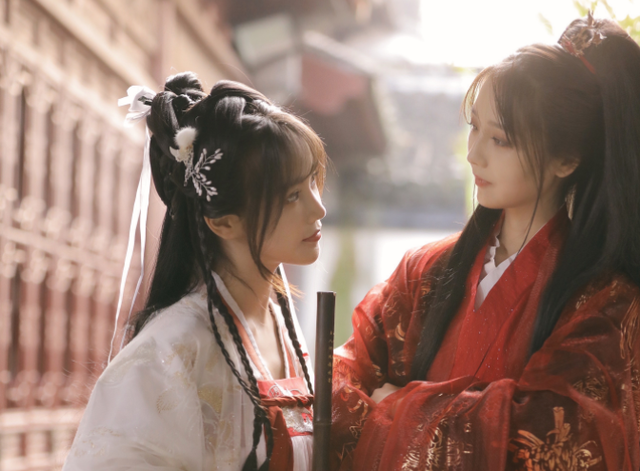 袁泉|三观尽毁！女星苏杉杉深夜自曝被队友长期辱骂，台上亲密台下甩脸子