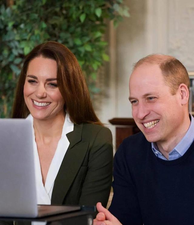 衬衫|凯特威廉罕合体！王妃难得穿深v衬衫秀性感，威廉秃顶严重太显老