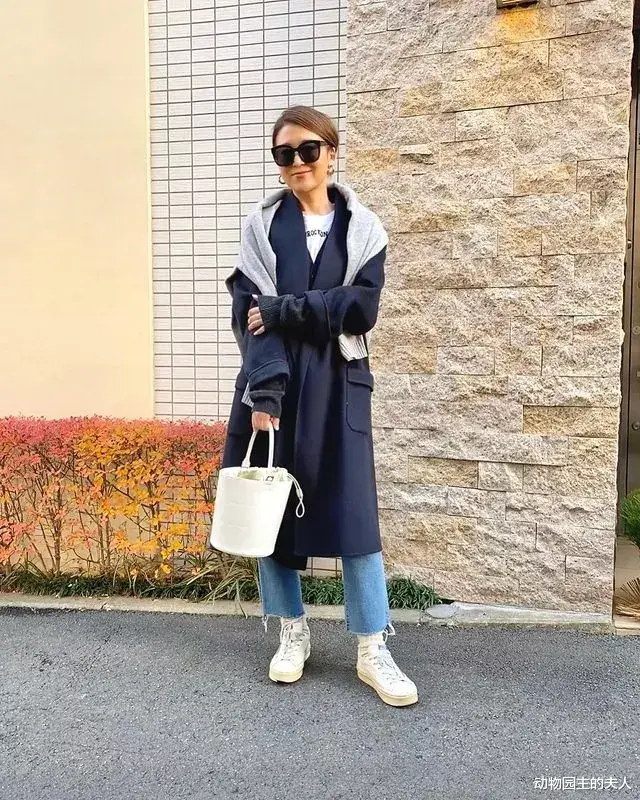 动物园主的夫人 冬季针织衫怎么穿好看又省钱 看看这位博主的简约搭配法会给你灵感