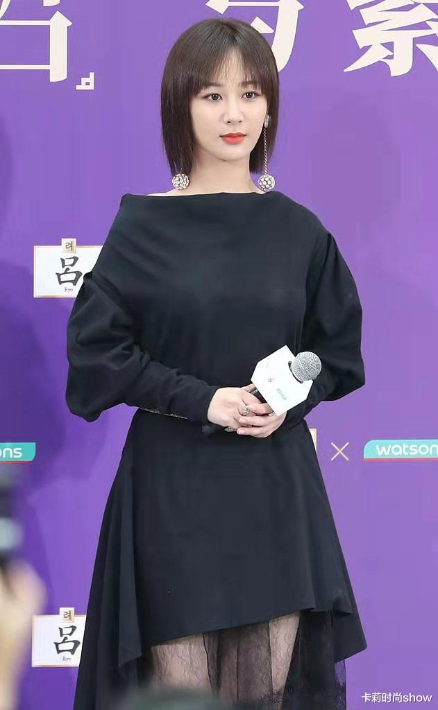 卡莉时尚show|杨紫美出新高度,一身黑色职业装打扮,这高级气质挡都挡不住
