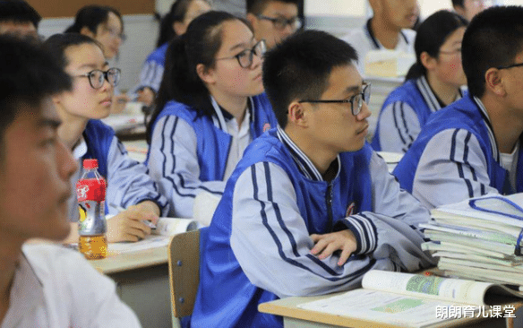 朗朗育儿课堂|17岁“天才少女”被8所顶级学府录取，接受采访时，她的话令人动容