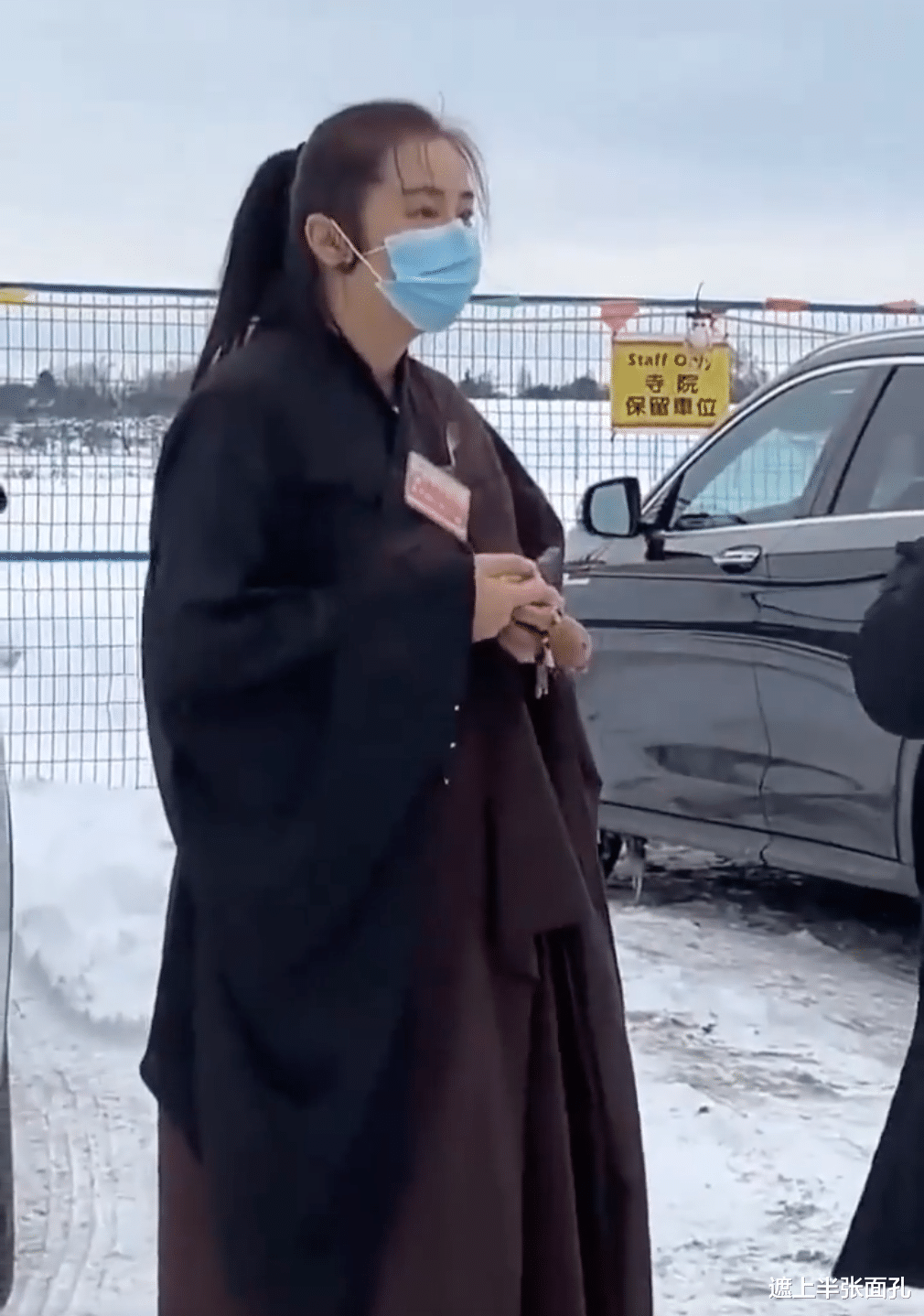 黄景瑜|54岁王祖贤现身温哥华灵岩山寺，一生纯净似水，老来皈依佛门