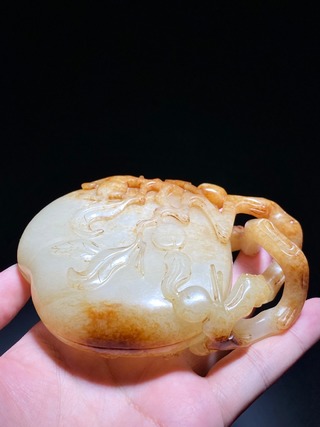 乾隆|清乾隆 和田玉籽料 白玉 双联 桃形 玉盒