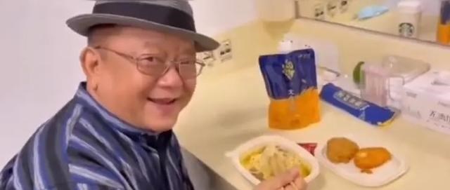 清浅微笑的我|72岁的王刚，尴尬了！原本想展现自己接地气的一面，结果翻车了