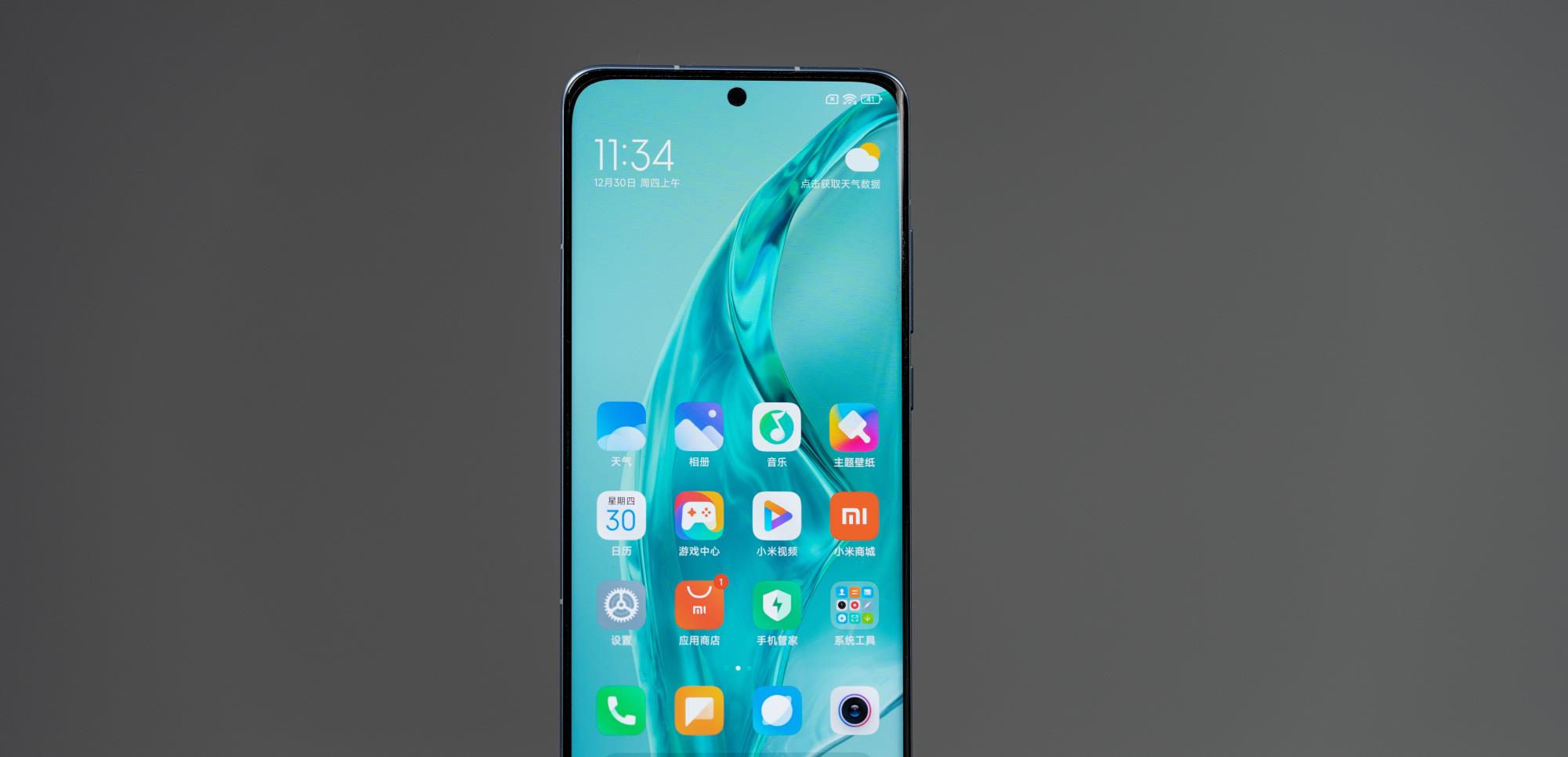 AMD|驍龍870+67W，2022年初想買小屏手機，就屬這款最有性價比