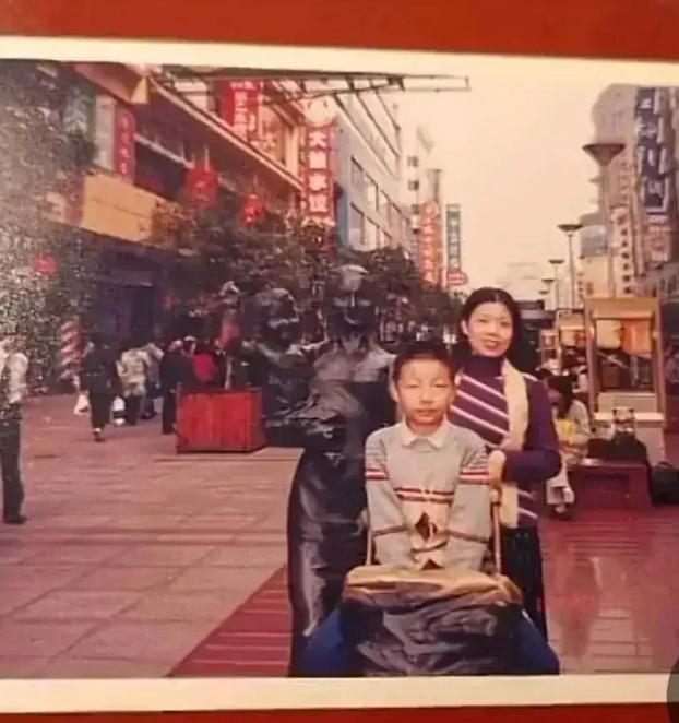 许敏|许敏发童年照缅怀姚策，网友：真心终究是错付了